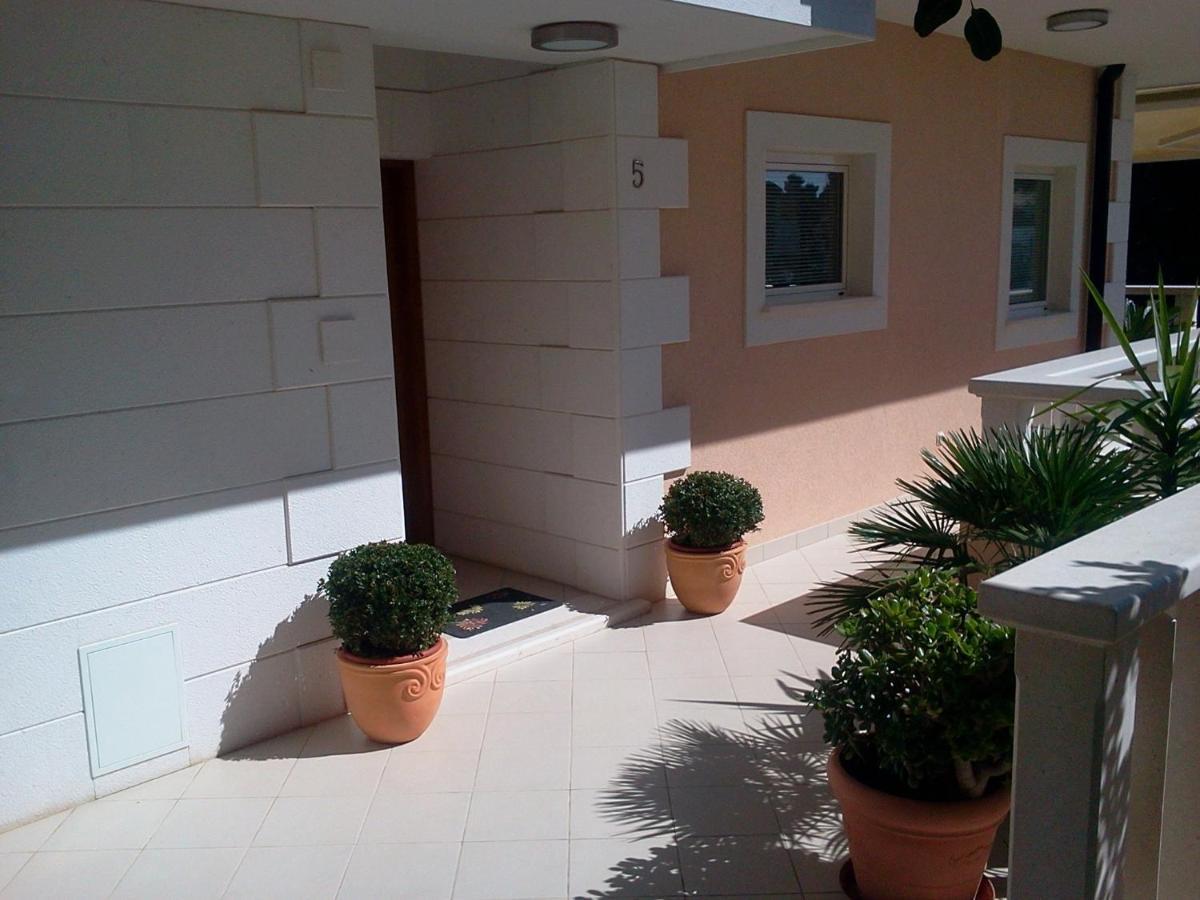Apartments Jani Хвар Екстер'єр фото
