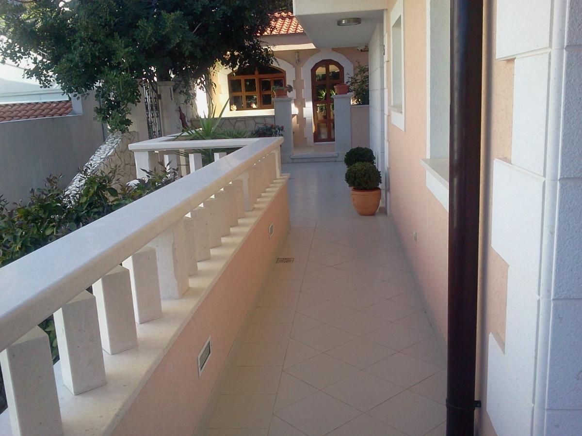 Apartments Jani Хвар Екстер'єр фото