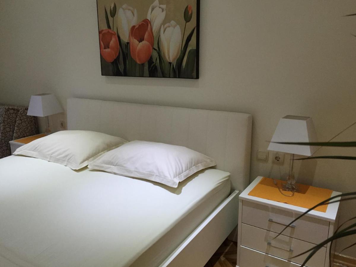 Apartments Jani Хвар Екстер'єр фото